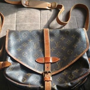 Louis Vuitton Saumur 30 Crossbody